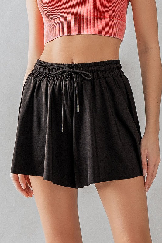 PLEATED LASER CUT LINED ACTIVE DRAWSTRING SHORTS
