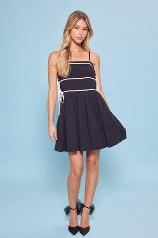 OPEN SIDE CONTRAST RIBBONS SLEEVELESS MINI DRESS