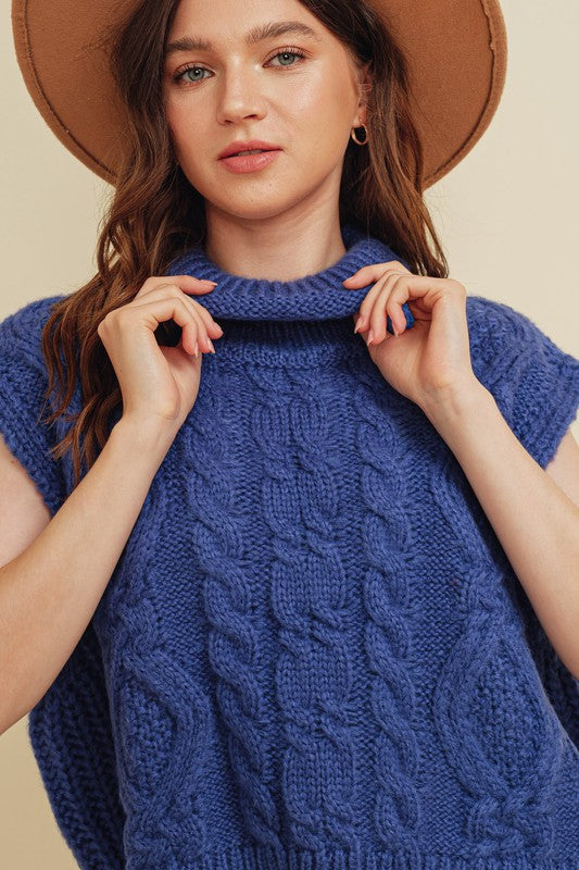CABLE KNIT TURTLE NECK SWEATER