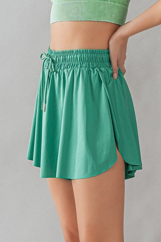 PLEATED LASER CUT LINED ACTIVE DRAWSTRING SHORTS
