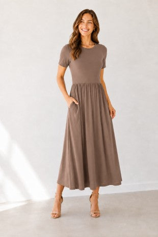 Flowy Short Sleeve Crewneck Maxi Dress With Pockets